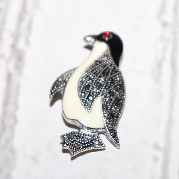 🐧❤️🖤 VINTAGE SILVER PENGUIN BROOCH · 2" TALL ✨ - Picture 1 of 4